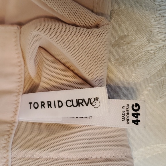 Back smoother, 44G plus size underwire bra. - Picture 2 of 3